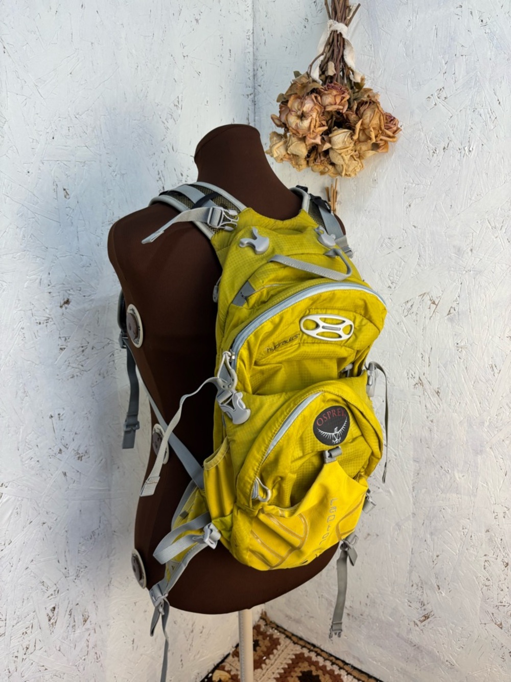 Osprey Raptor 18 Outdoor Hiking Hydration Pack Yellow